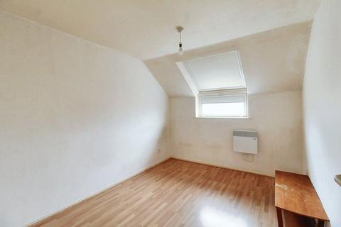 2 bedroom flat to rent, Tonnelier Road, Dunkirk, NG7 2RW