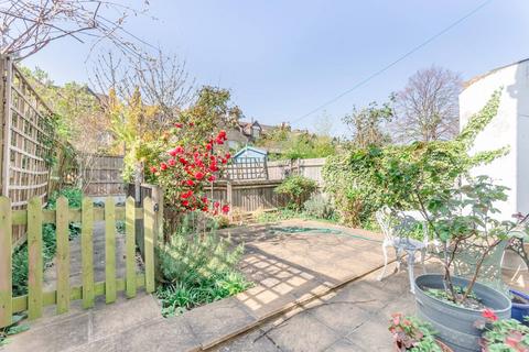 1 bedroom flat to rent, Birdhurst Road, The Tonsleys, London, SW18