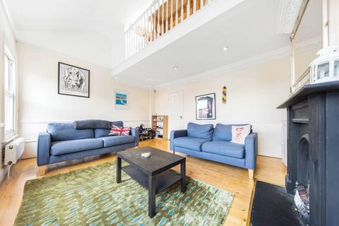 2 bedroom flat to rent, Eckstein Road, Clapham Junction, London, SW11