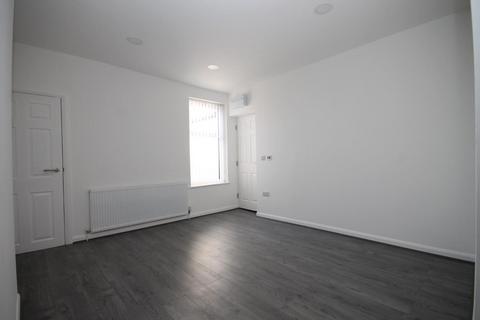 2 bedroom flat to rent, High Street Willington