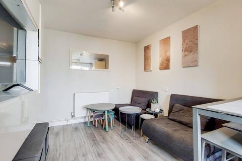 O'Leary Square, Stepney, London, E1