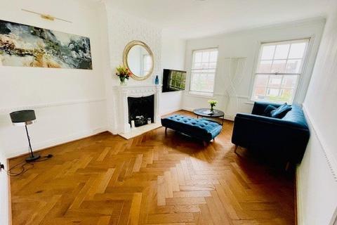 3 bedroom maisonette to rent, Heddon Court, Cockfosters