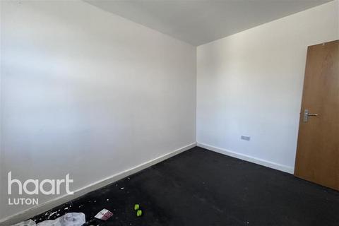 2 bedroom flat to rent, Shire House, Dallow Road