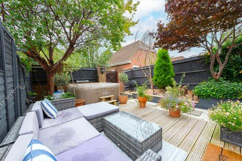 4 bedroom semi-detached house for sale, Marrow Meade, Hampshire GU51