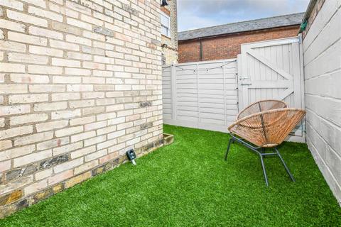 3 bedroom terraced house for sale, Exeter Road, Newmarket CB8