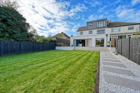 29 Mount Park, Carshalton, SM5 4PR