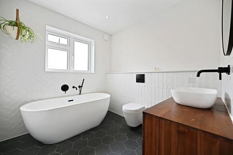 29 Mount Park, Carshalton, SM5 4PR