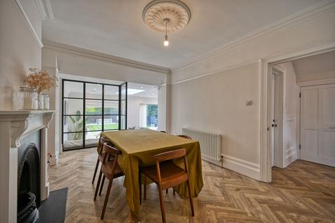 29 Mount Park, Carshalton, SM5 4PR