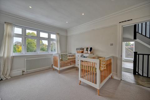 29 Mount Park, Carshalton, SM5 4PR