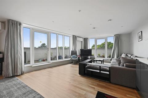 2 bedroom flat for sale, Montagu House, Greenside Road, London W12