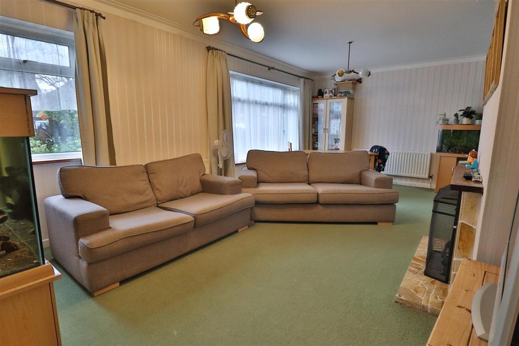 Sompting Avenue, Worthing, BN14 3 bed detached house for sale £500,000