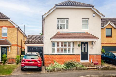 3 bedroom detached house for sale, Heron Gardens, Rayleigh SS6