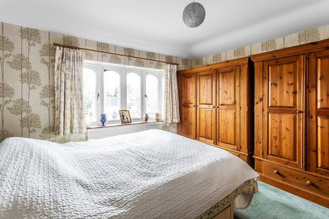 25 Kingston Road, Leatherhead, KT22 7SL