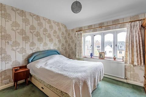 25 Kingston Road, Leatherhead, KT22 7SL