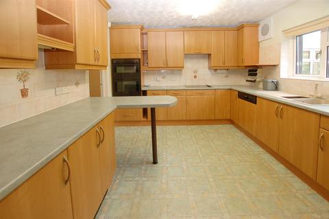 70 Ridgeway Crescent, Tonbridge, TN10 4NR