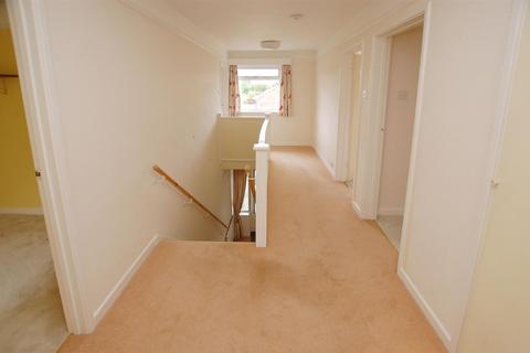 70 Ridgeway Crescent, Tonbridge, TN10 4NR