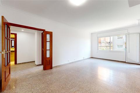 4 bedroom apartment, Flat For Sale In Camp de L'Arpa, Camp de L'Arpa, Barcelona