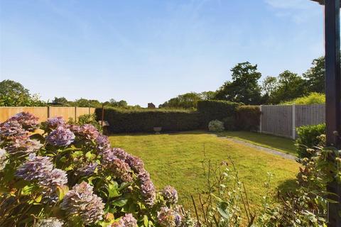 15 Sutton Close, Hinckley, LE10 1TW