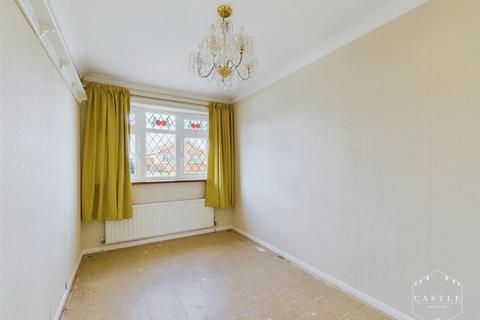 15 Sutton Close, Hinckley, LE10 1TW