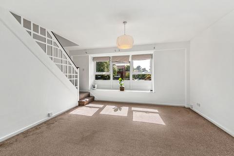 15 Mariner Gardens, Richmond, TW10 7UU