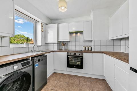 15 Mariner Gardens, Richmond, TW10 7UU