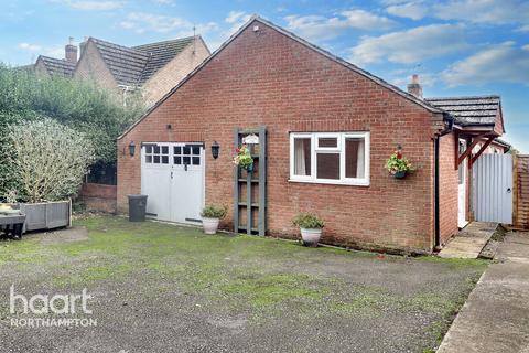 3 bedroom detached bungalow for sale, Holdenby Road, Northampton