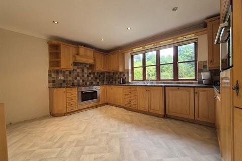 4 bedroom detached house to rent, Thicknall Rise, Stourbridge