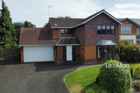 4 bedroom detached house to rent, Thicknall Rise, Stourbridge