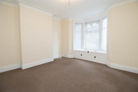 2 bedroom ground floor flat to rent, Queen Alexandra Road, North Shields