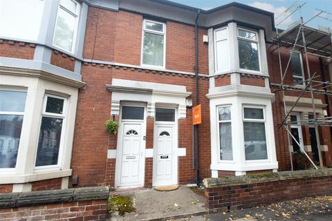 2 bedroom ground floor flat to rent, Queen Alexandra Road, North Shields