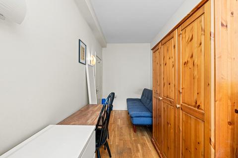 91/3 Constitution Street, Edinburgh, EH6 7AE