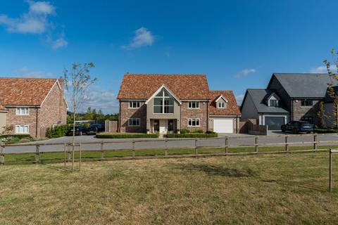 4 bedroom detached house for sale, Bromley Road, Colchester CO7