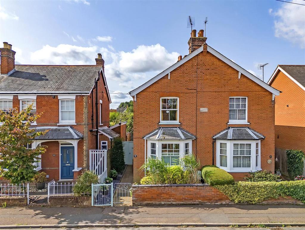 New Road, Great Baddow, Chelmsford 3 bed semidetached house for sale
