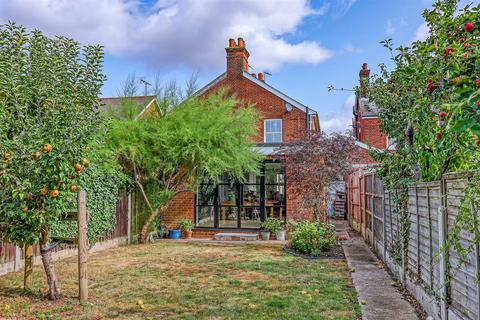 3 bedroom semi-detached house for sale, New Road, Great Baddow, Chelmsford