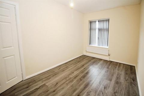 15 Junction Row, Bradford, BD2 4JZ