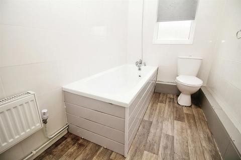 15 Junction Row, Bradford, BD2 4JZ