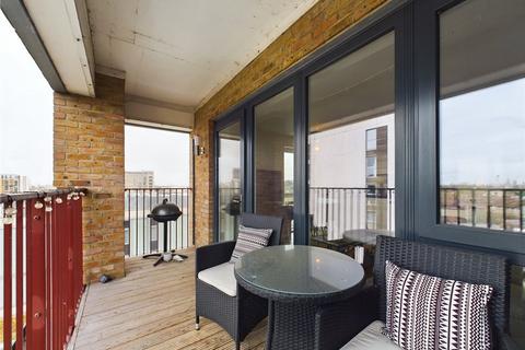 2 bedroom apartment for sale, Greenwich High Road, London, SE10