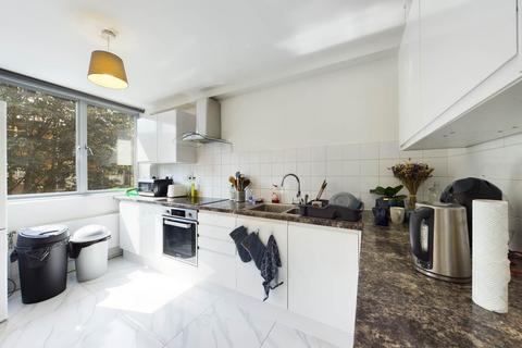 4 bedroom flat to rent, Millman Street, Bloomsbury, London