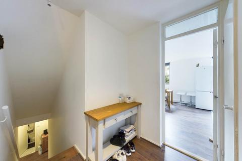 4 bedroom flat to rent, Millman Street, Bloomsbury, London