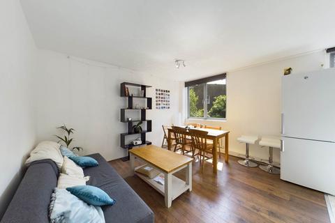 4 bedroom flat to rent, Millman Street, Bloomsbury, London