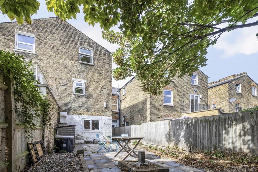 House in London - View 5