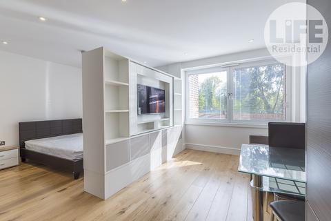 Studio to rent, Riverdale House, London SE13