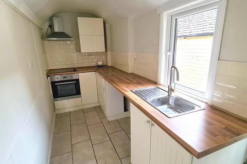 2 bedroom terraced house to rent, Alsop Street, Leek