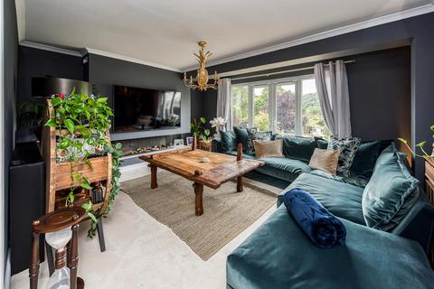82 Station Road, Wombourne, Wolverhampton, WV5 9EN