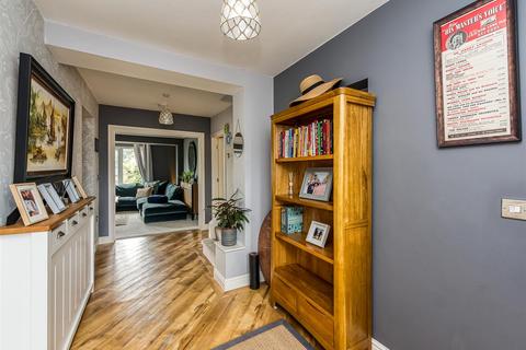 82 Station Road, Wombourne, Wolverhampton, WV5 9EN