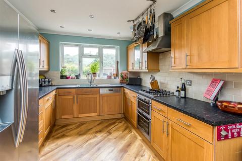 82 Station Road, Wombourne, Wolverhampton, WV5 9EN