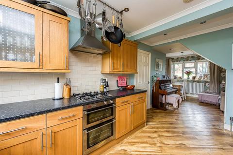 82 Station Road, Wombourne, Wolverhampton, WV5 9EN