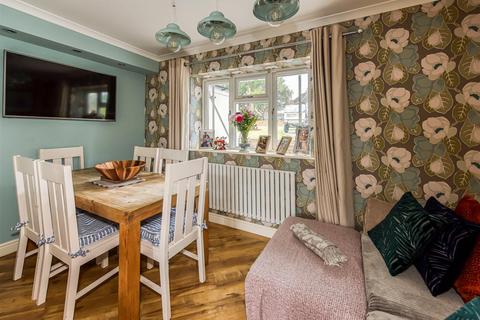 82 Station Road, Wombourne, Wolverhampton, WV5 9EN