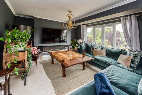 82 Station Road, Wombourne, Wolverhampton, WV5 9EN