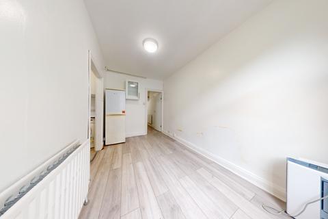 2 bedroom maisonette to rent, Fernthorpe Road, London, SW16